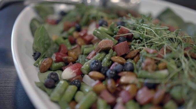 Månedens opskrift: Rugsticks og rødbedepesto