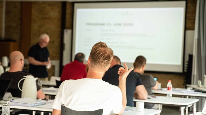 Mange holder stadig møder, som de gjorde det for 20 år siden. Gør du også?